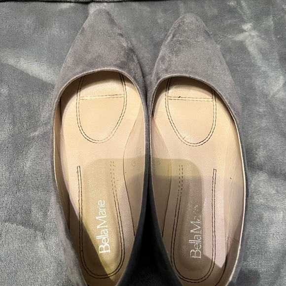 Grey Flats - Picture 1 of 2